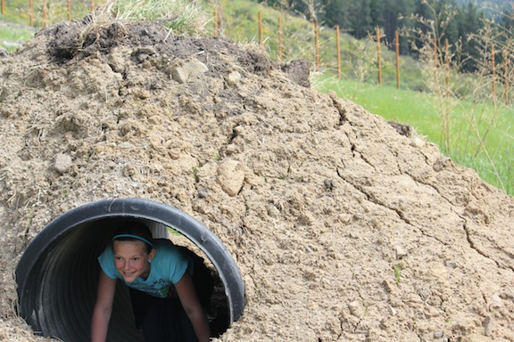 web youngs hill girl in tunnel IMG_4077