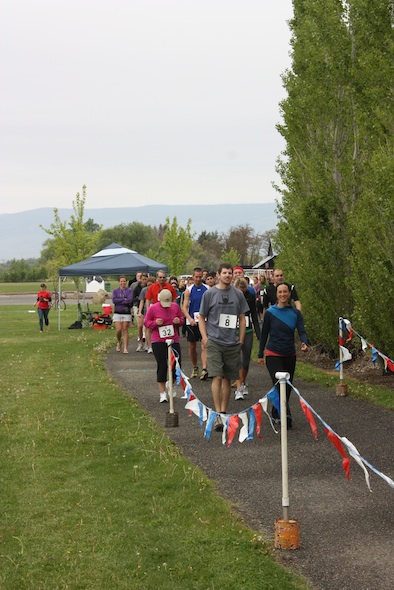 web walking to the start line IMG_3889 approaching start line