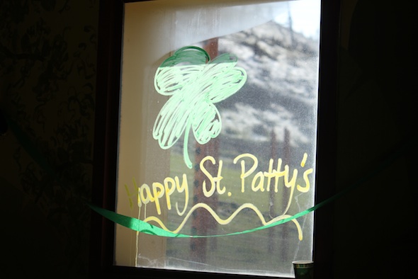web Window decorations clover st patrick's day party PR IMG_4848