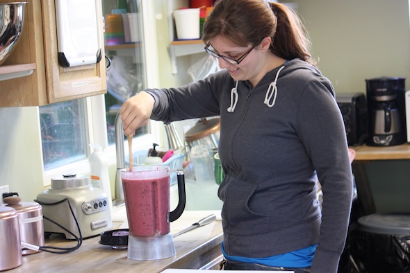web caregiver debbie stir smoothie (ek) IMG_2080