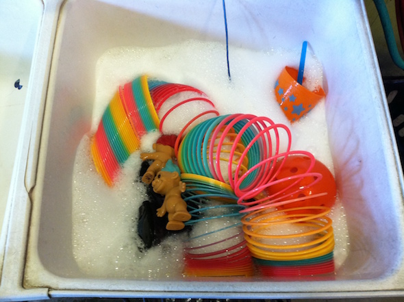 web_toys_soak_in_tub_ek_photo-4-5