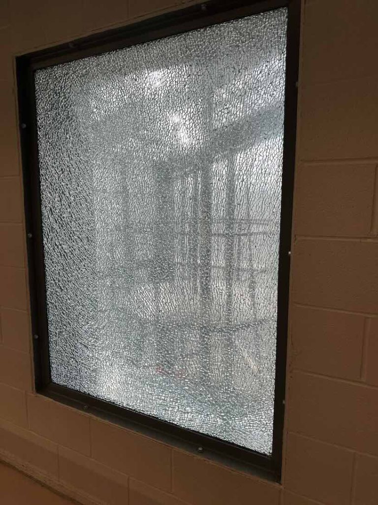 web_shattered_pr2_window_pr2_kb_